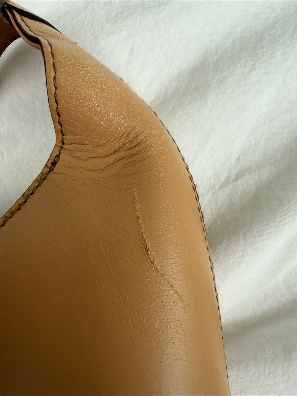 Classic Ferragamo Tan Leather Shoulder Bag - Picture 3 of 5